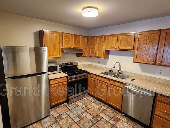 4th image of 277 W Treehouse Ln