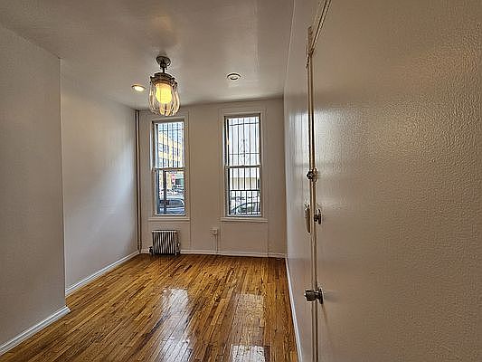 1st image of 130 N 10th St APT 1R