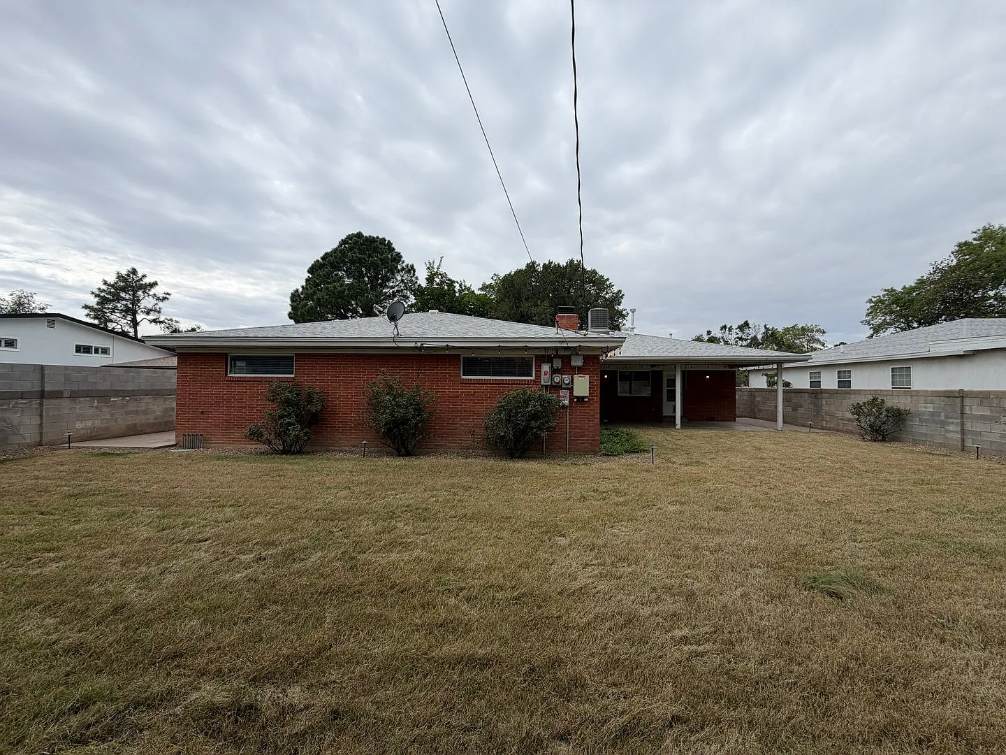 3 Bedroom Single Story Home Available Near Pennsylvania St NE & Candelaria Rd NE! — Photo 4