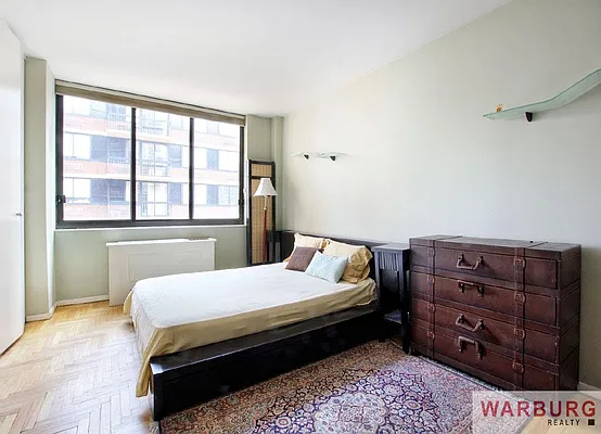 Sold by Warburg | media 5