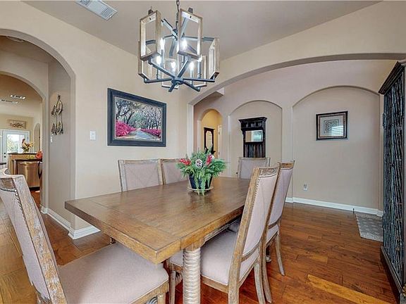 5th image of 2736 Lovett Ln
