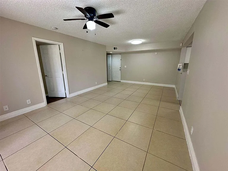 5701 Riverside Dr #205B6 — Photo 9