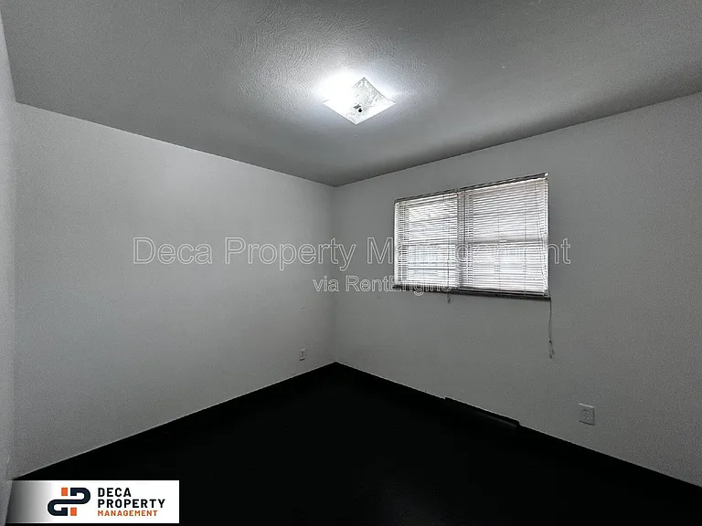 2312 Shields Ave — Photo 9