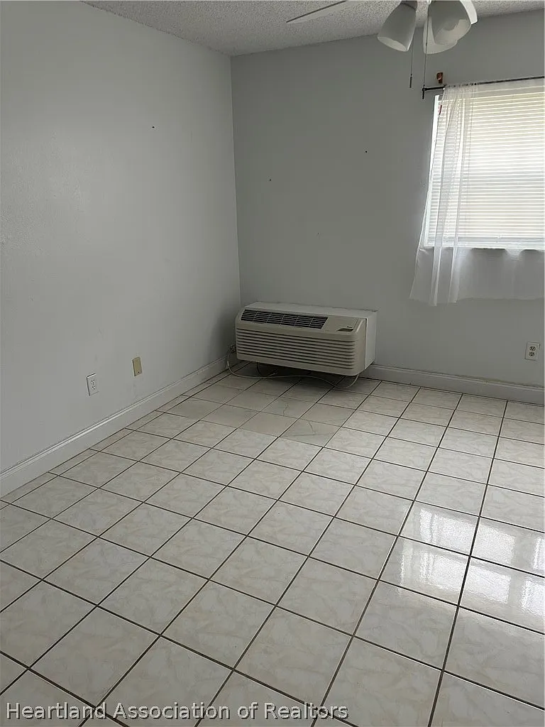 Studio, 1.0 bath, 406 sqft, $825 — Photo 2