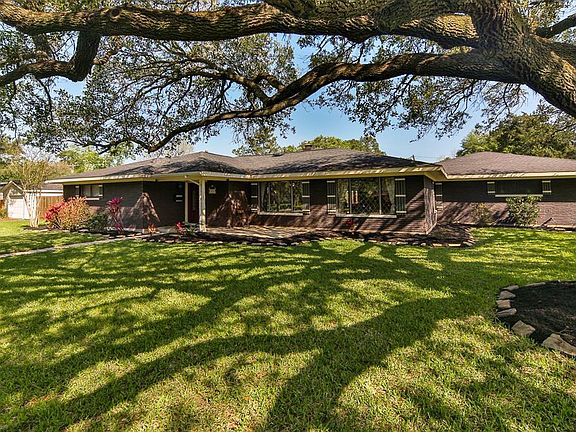 2nd image of 304 Hillje St