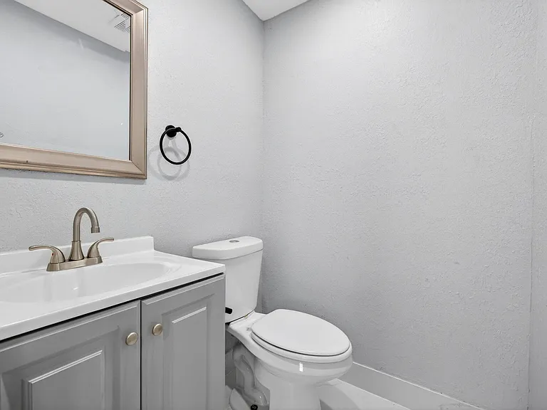 5424 SW 44th Ter — Photo 17
