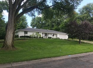 602 Edgemoor Dr, Hopkins, MN 55305