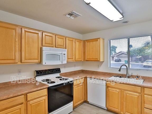 5th image of 1697 N La Fresa Dr