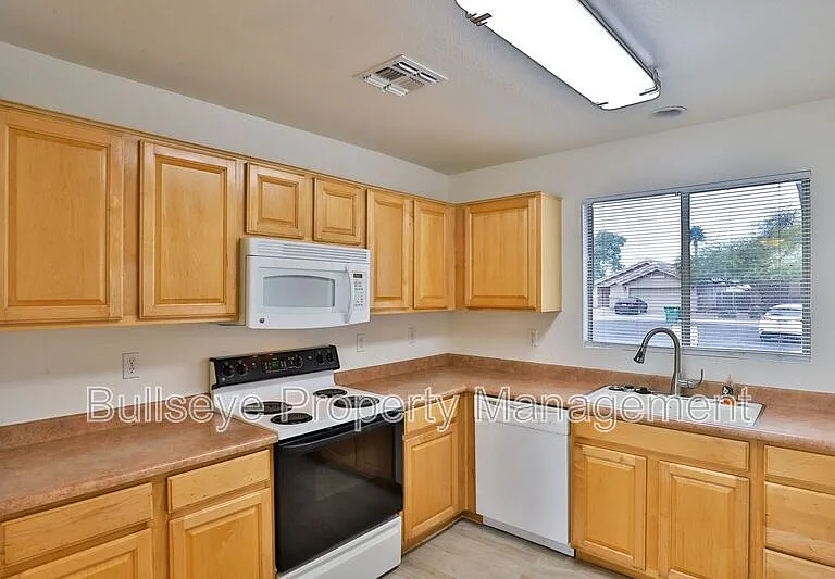 1697 N La Fresa Dr — Photo 5
