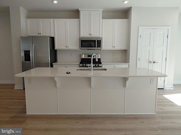 2nd image of 124 Glory Maple Ln
