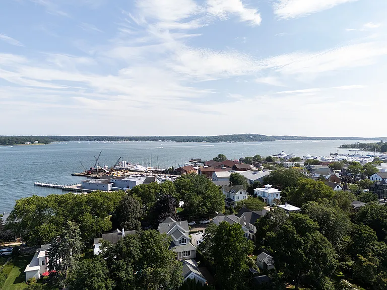 130 Bay Ave — Photo 25