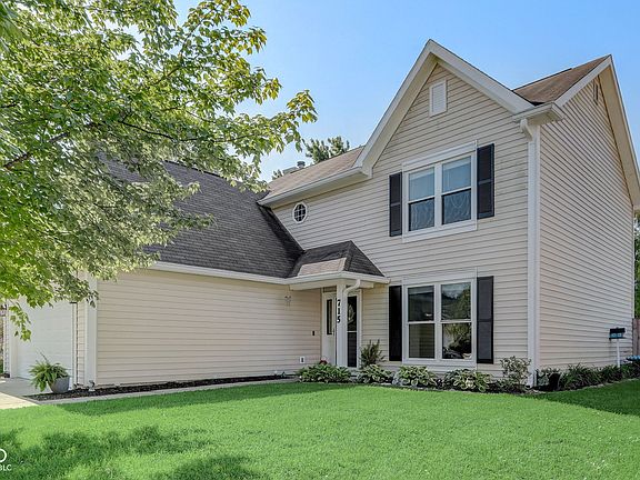 2nd image of 715 Woodcote Ln