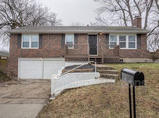 805 Hamblen Rd, Greenwood, MO 64034