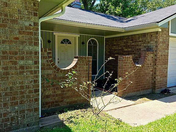2nd image of 16602 Hibiscus Ln