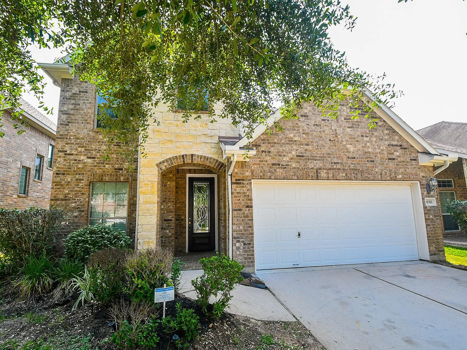 4 bed, 2.5 bath, 2520 sqft, $2,700 — Photo 2