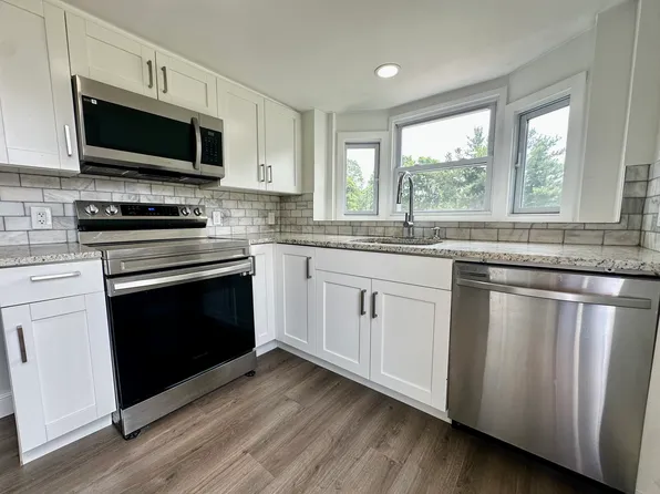 243 Park Ln, Trumbull, CT