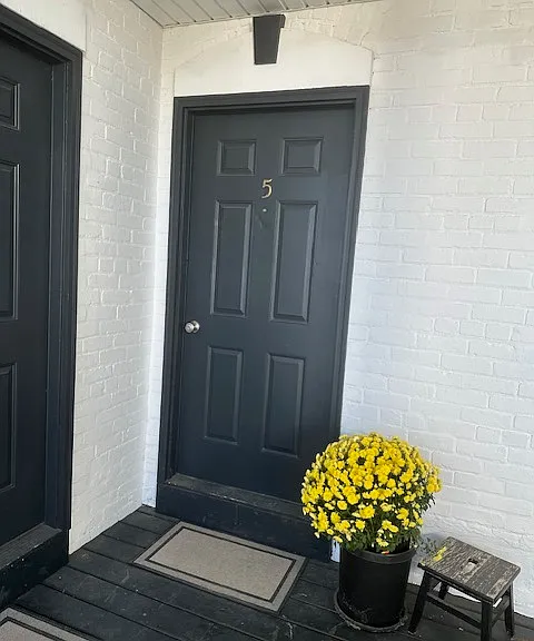 141 S Grand Ave #6 — Photo 14