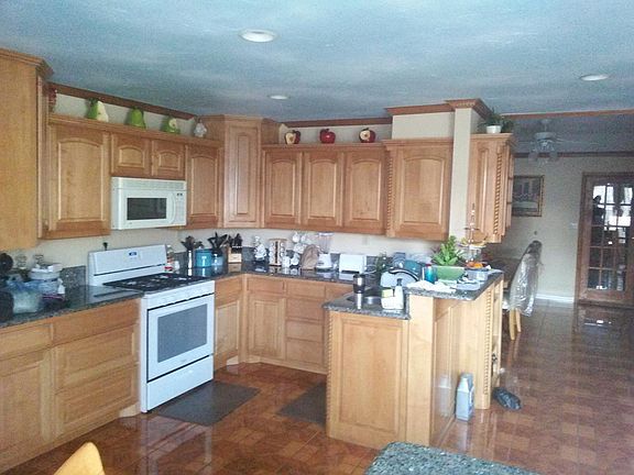 4th image of 3729 James Ave