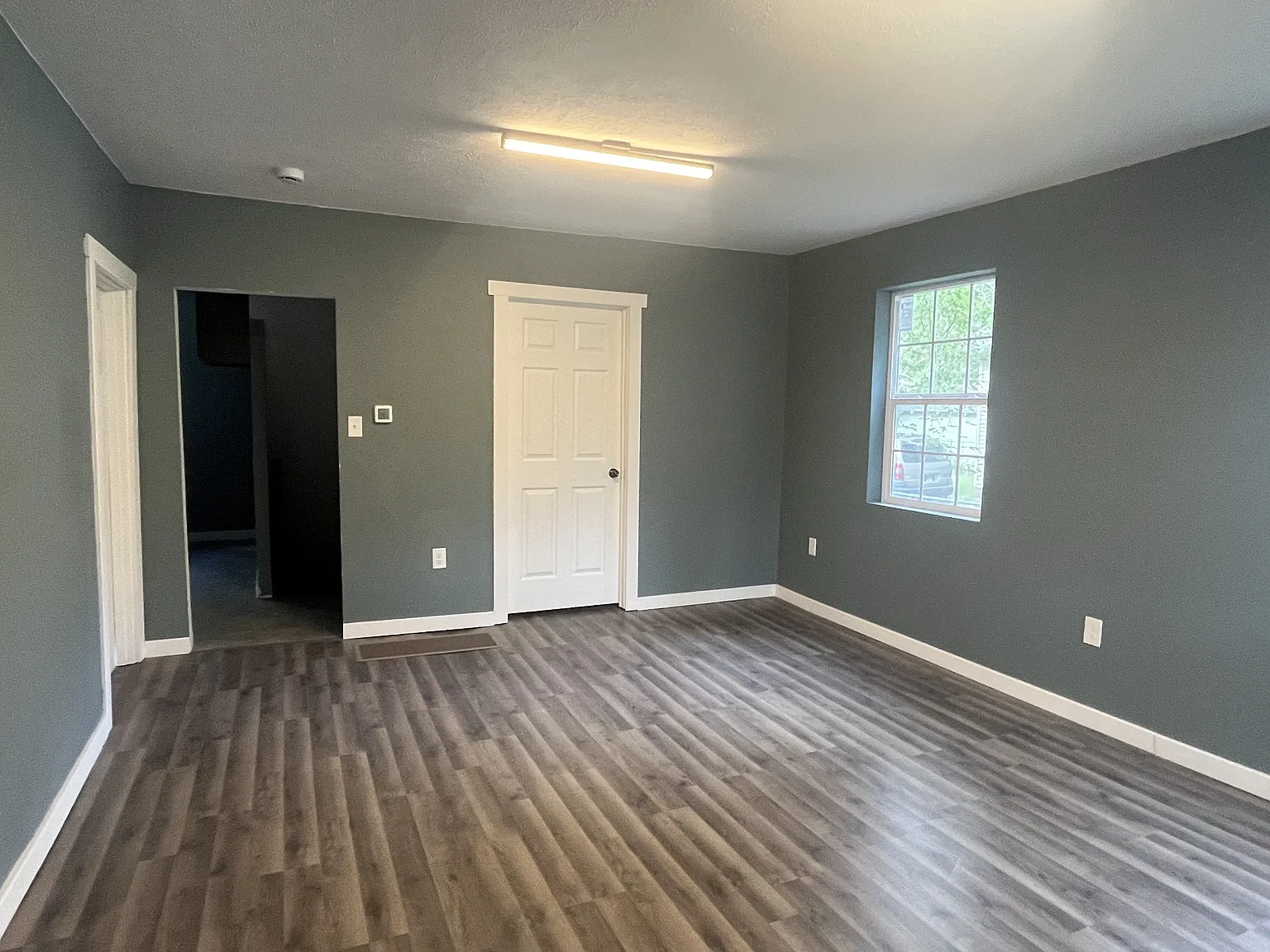 Updated 3 Bedroom, 1 Bathroom Home for Rent — Photo 2