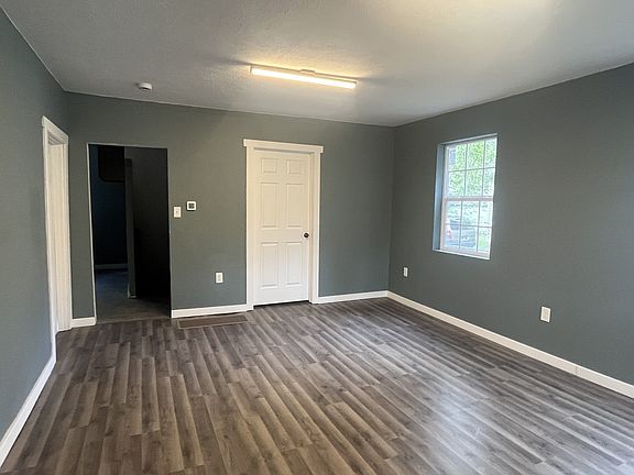 2nd image of 2933 6th St