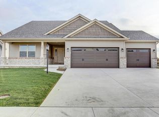 107 Astoria Dr, Savoy, IL
