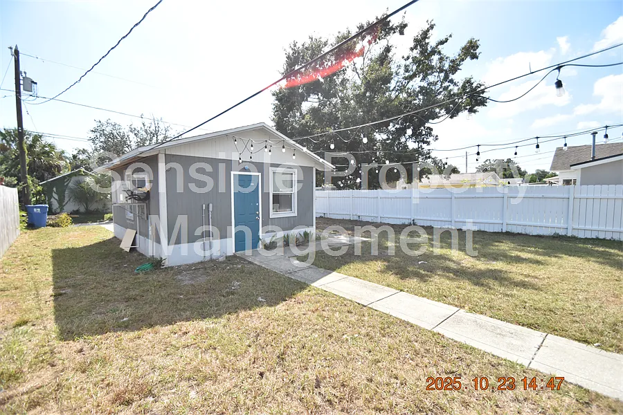 Studio, 300 sqft, $1,095 — Photo 2