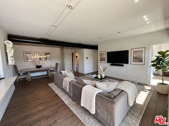 2nd image of 838 N Doheny Dr #4B
