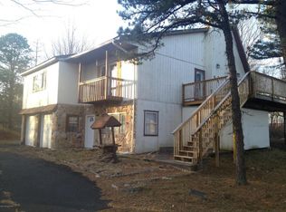 102 Green Knob Ct, Long Pond, PA 18334