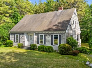 121 Woodville Rd, Falmouth, ME 04105