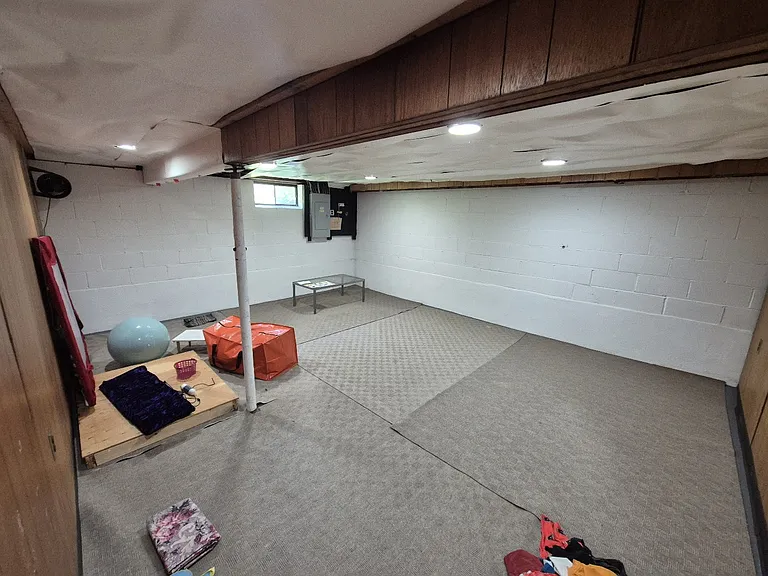 83 Toms Rd — Photo 11