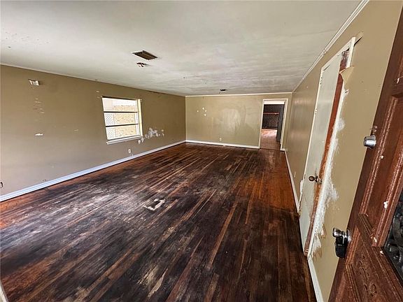 4th image of 221 Strange Ave
