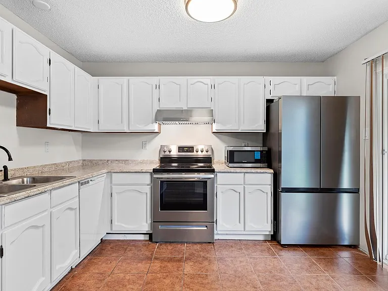 6822 Mountain Spring St — Photo 5