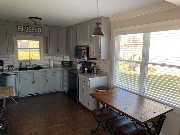 5th image of 341 Stoneleigh Dr
