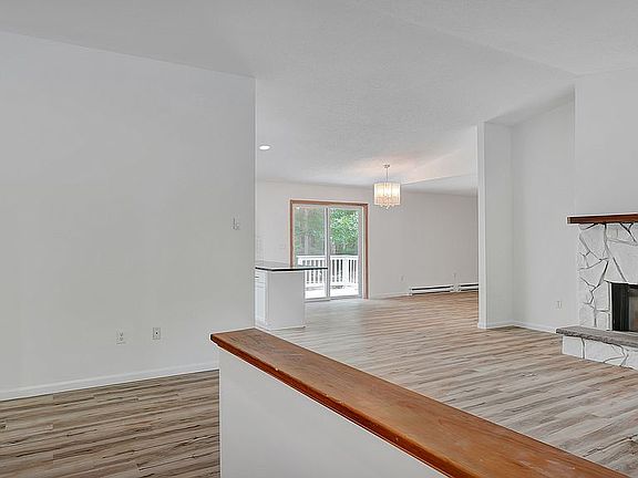5th image of 133 Willow Dr