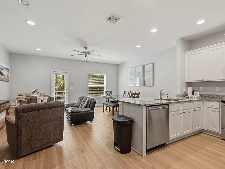 1883 Pointe Dr — Photo 6