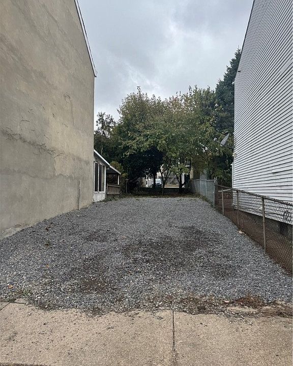 1st image of 604 Edmond St