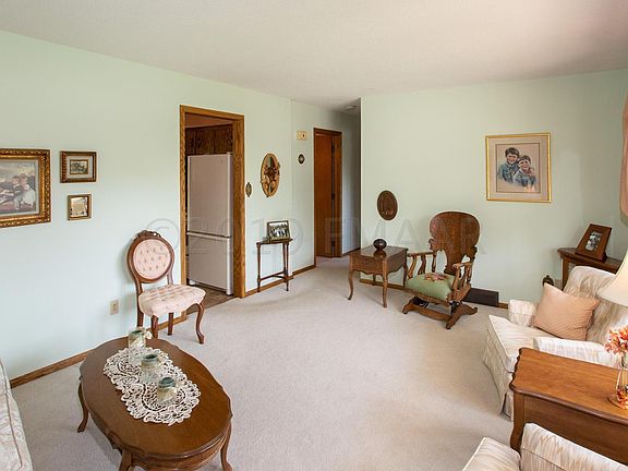 5th image of 519 3rd St E