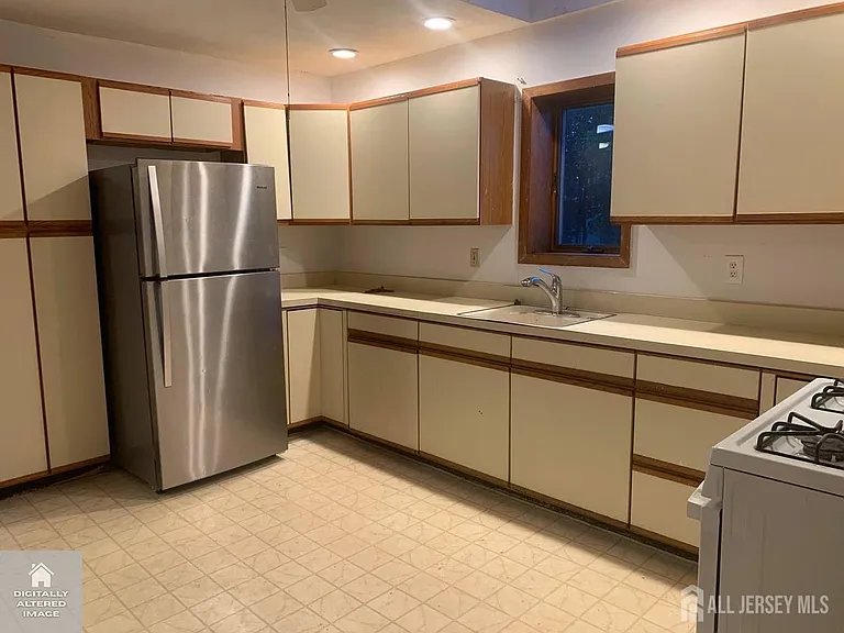 11 Pelham Ave — Photo 4