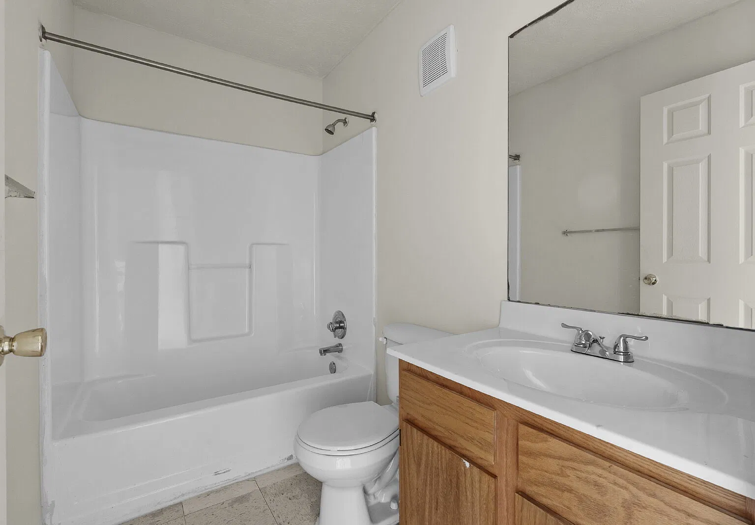2 bed, 1.5 bath, 1020 sqft, $1,490 — Photo 2