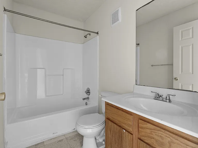 10439 Hillpark Dr — Photo 7