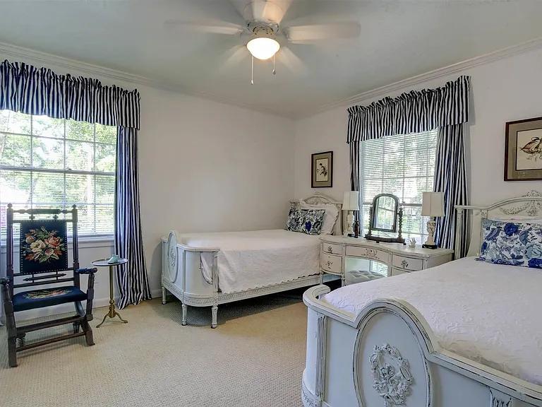 453 Ivy Cir — Photo 7