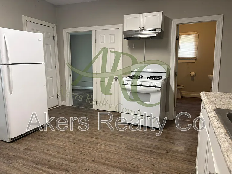 1610 W 18th St — Photo 7
