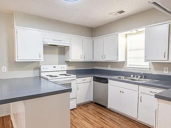 4th image of 827 8th St
