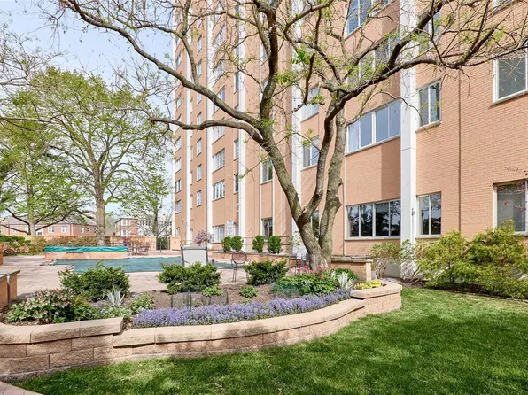 900 S Hanley Rd APT 10D, Saint Louis, MO 63105
