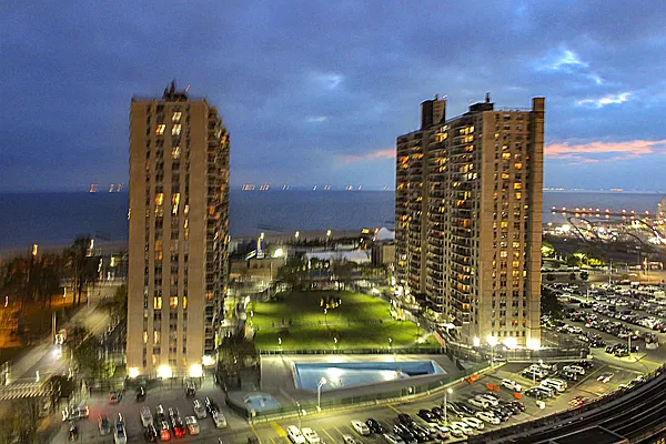 Sold by Thomas Lipovetsky, LREB | media 21