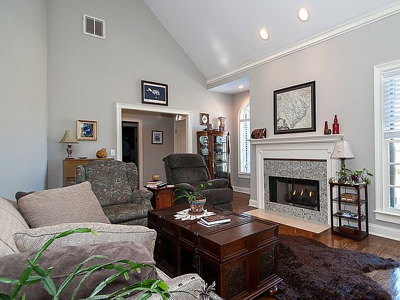5th image of 108 Green Arbor Ln