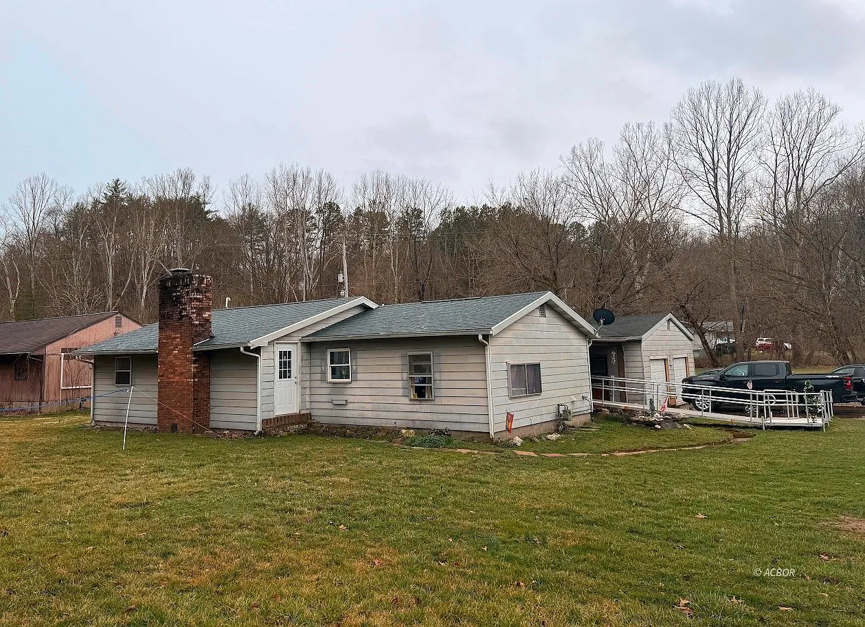 9175 Echo Ln photo 1