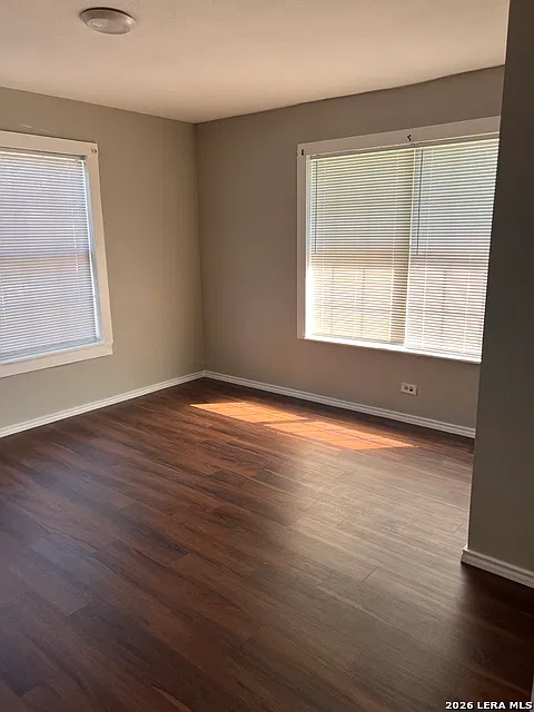 3 bed, 1.0 bath, 1120 sqft, $1,300 — Photo 2