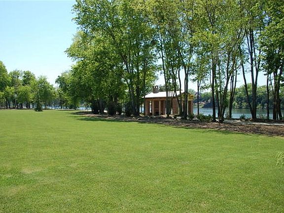 4th image of 686 Railroad Ave Lot 7