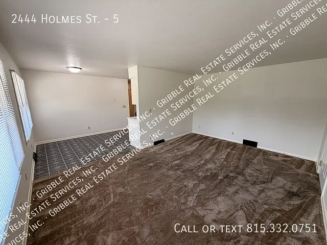 Nice 2 Bedroom/1 Bath with off street parking — Photo 4
